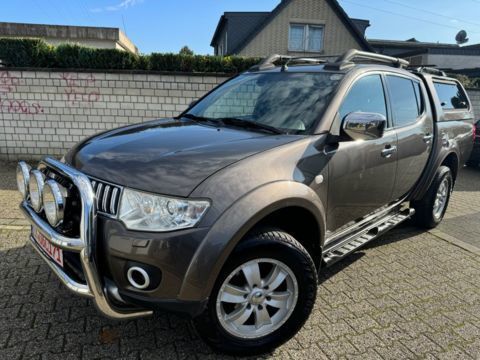 Photo du véhicule MITSUBISHI L200 DOUBLE CABINE INSTYLE DOPPELKABINE 4WD*KLIMA*KAMERA*LEDER*TEMP