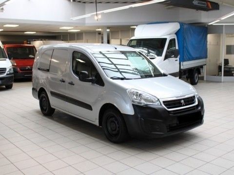 Photo du véhicule PEUGEOT PARTNER 1.6HDI 100CV LONG MIXTO L2H1 5 PLACES CTTE CLIM ATTELAGE 750KG